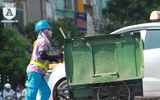 Người lao động Hà Nội vất vả mưu sinh trong nắng lửa đầu hè